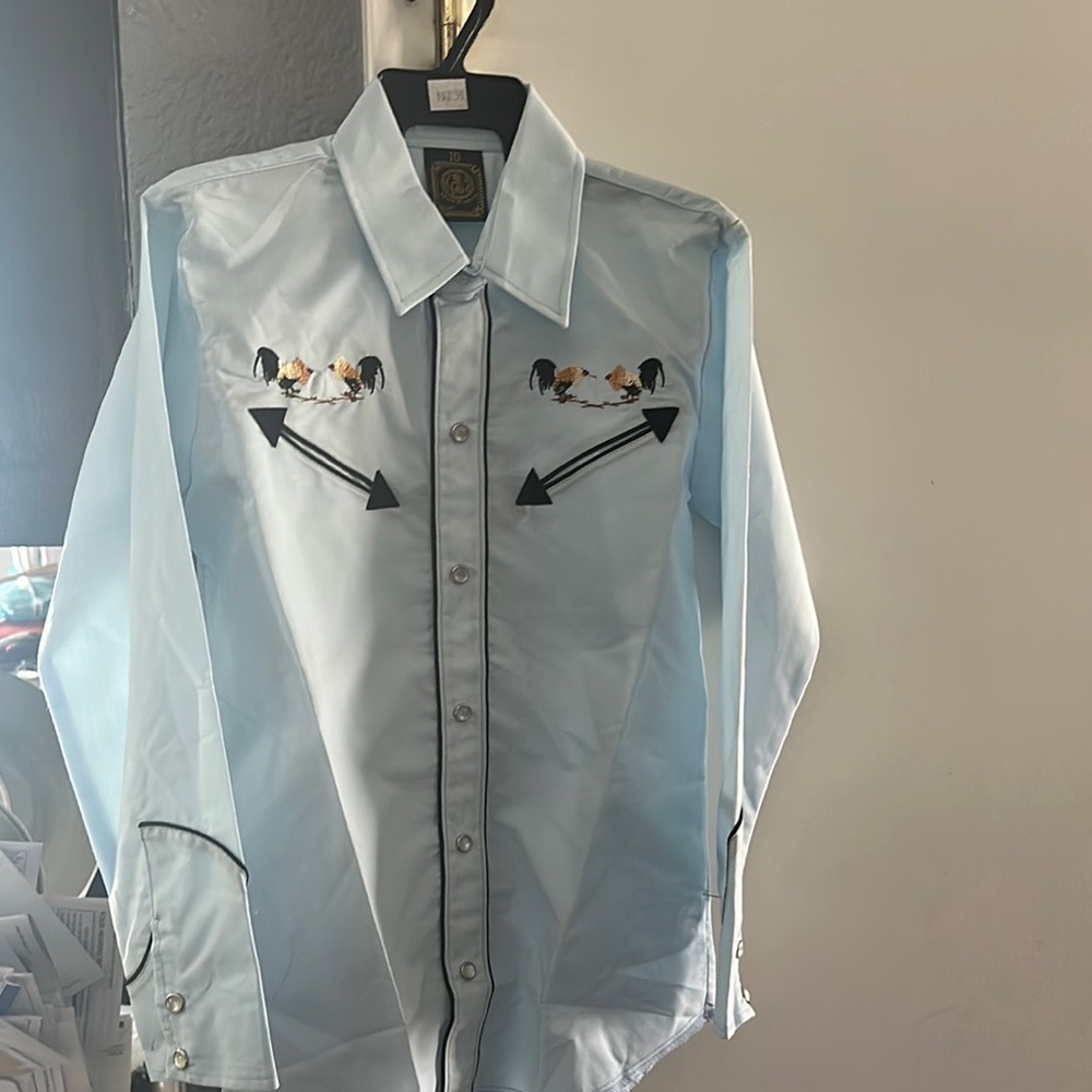 Casual Blue Button Down Shirt with Western Style